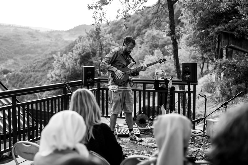 Sлušaliшte concert on the terrace at sunset, Dvonoćje 2025